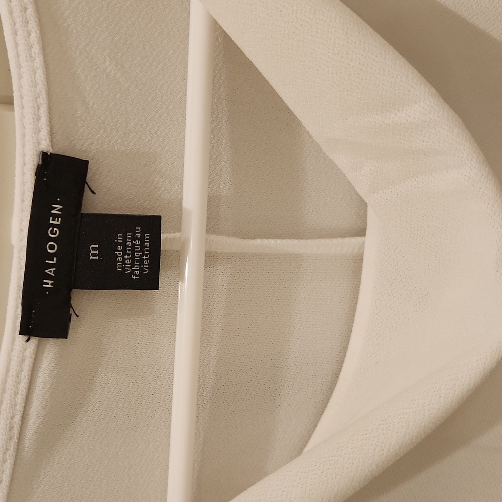 New pretty white sleeveless top with navy blue trim by Halogen. - Picture 2 of 6